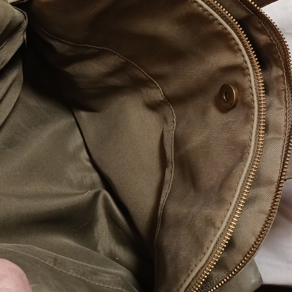 Universal Thread Handbag - Picture 8 of 10